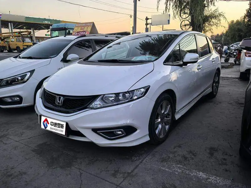 Jed 2013 1.8L Automatic Comfort Edition 5 Seaters