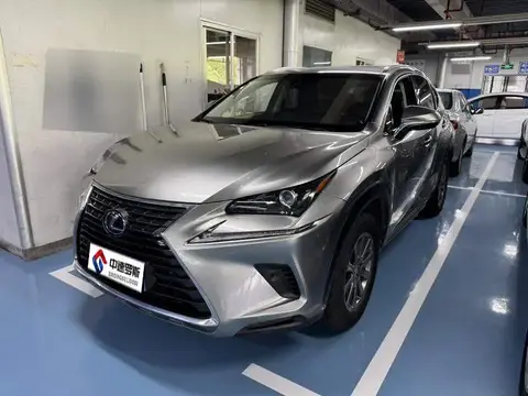 Lexus NX 2017 300h Front-Drive Fashion Edition