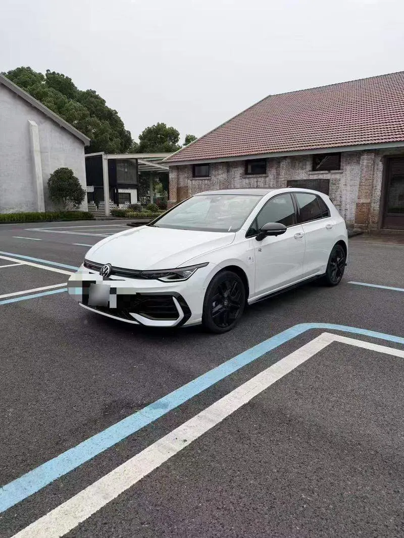 Golf  2025 300TSI R-Line