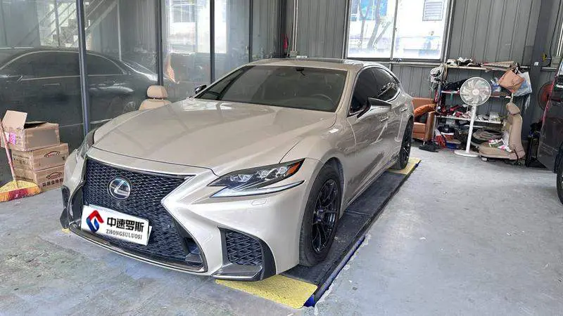 Lexus LS 2018 500h Luxury Edition National V