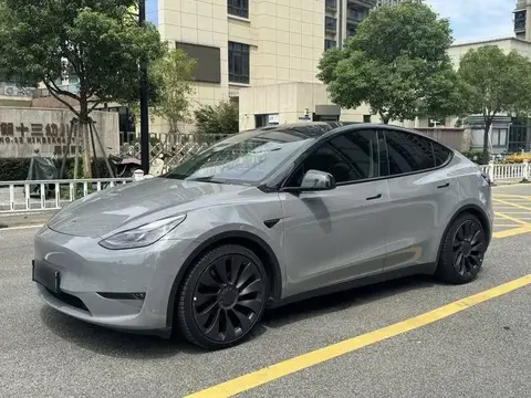 الطراز Y 2022 Performance All-Wheel نظام الدفع