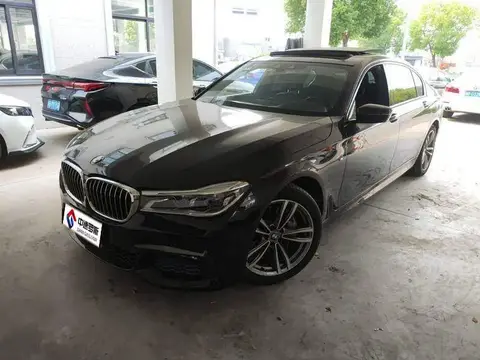 BMW 7 Dòng xe 2017 740Li xHệ dẫn động Luxury