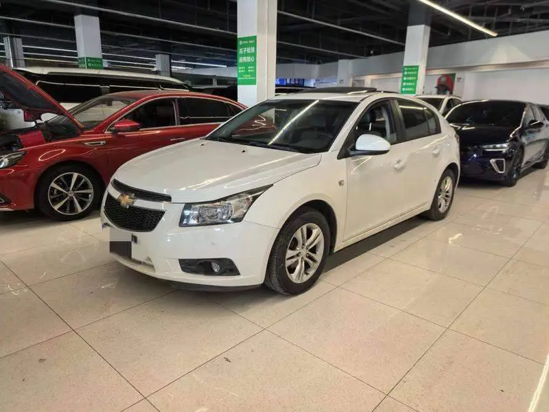 Cruze 2013 Hatchback 1.6L Automatic Luxury Modelo