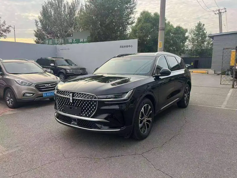 navigator 2026 2.0T Two-Wheel Drive Starter Edition