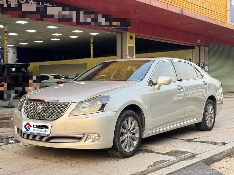 crown 2011 2.5L Royal Leather Sunroof Special Edition