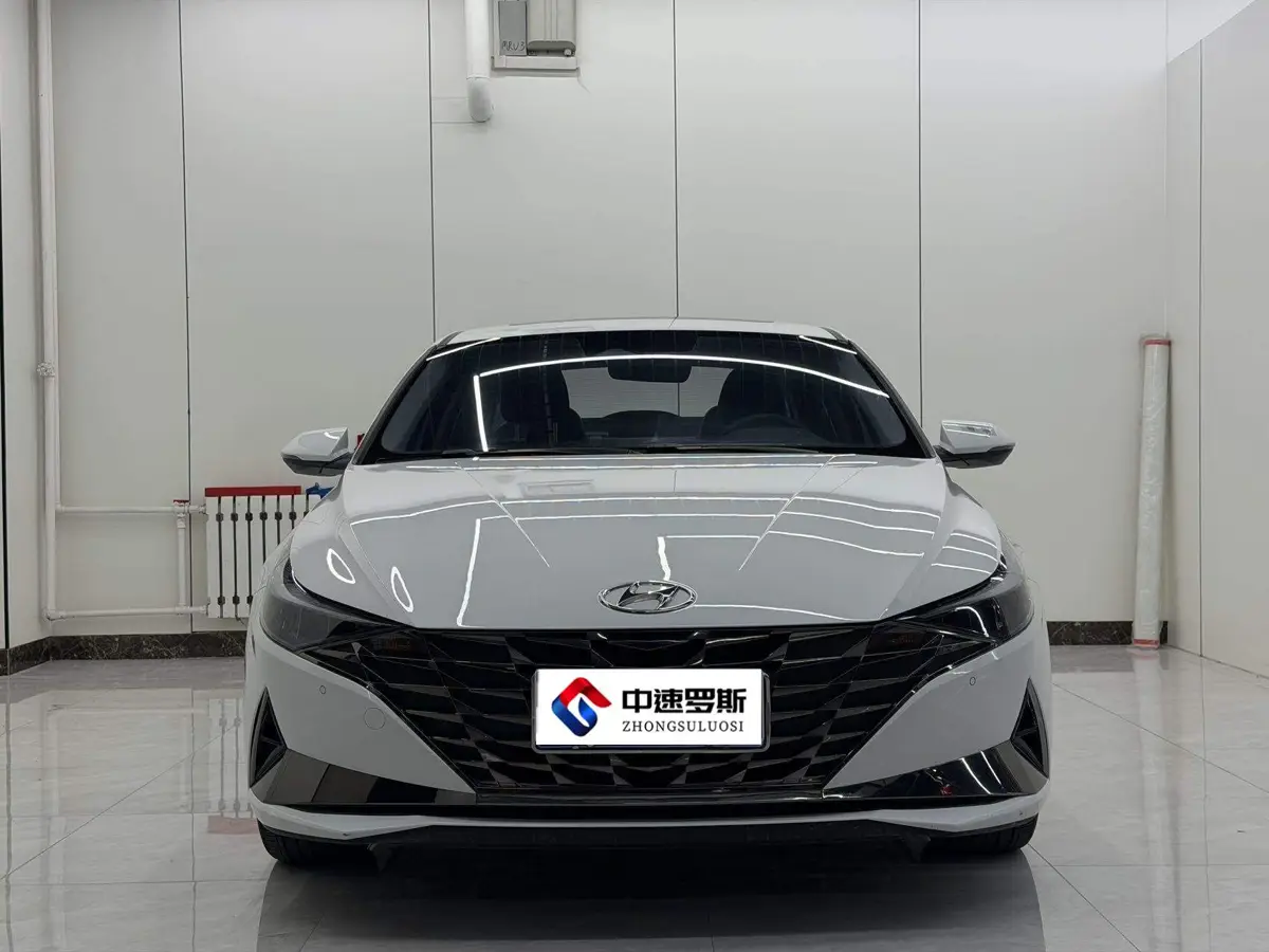 Elantra 2022 1.5L CVT LUX Premium Edition