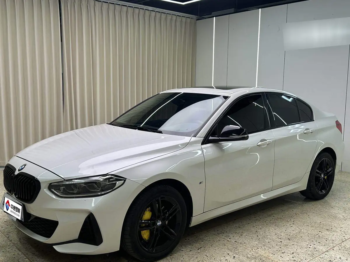 BMW 1 السلسلة 2022 120i M Sport Night Edition