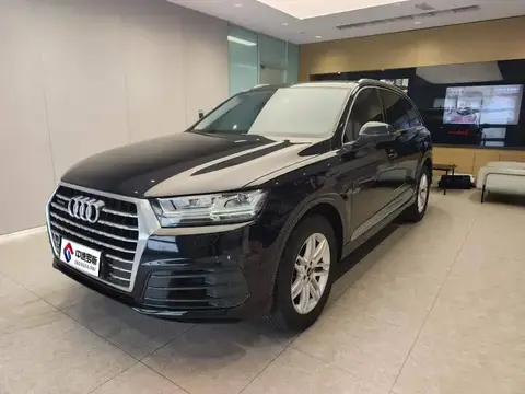 Audi Q7 2018 45 TFSI S line sports model