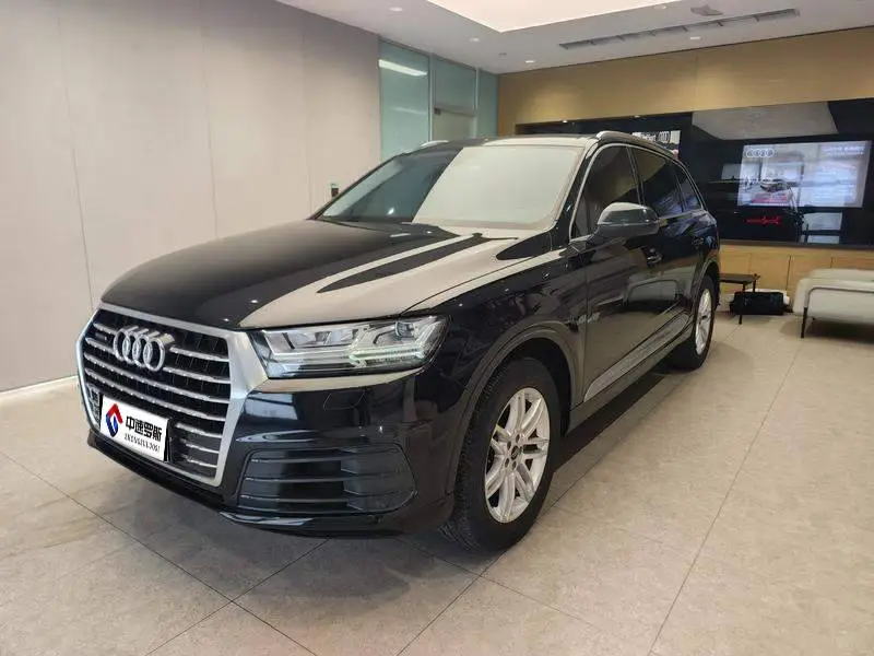 Audi Q7 2018 45 TFSI S line sports model