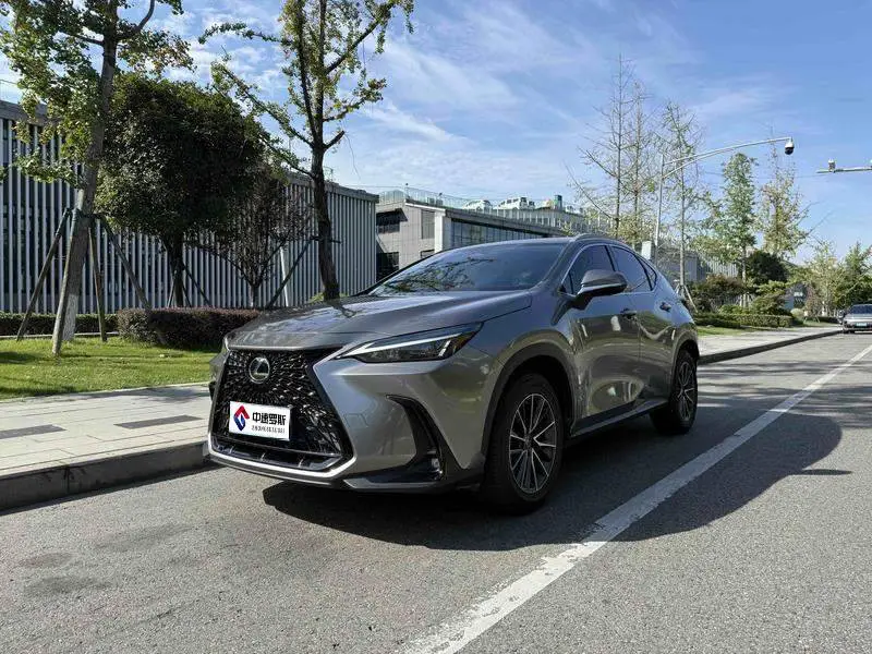 Lexus NX 2022 260 FWD Skyactiv