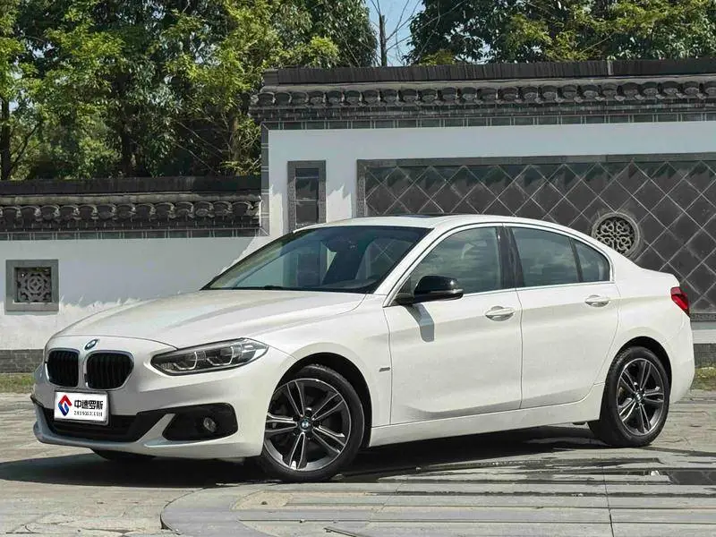 BMW 1 السلسلة 2017 118i Sports