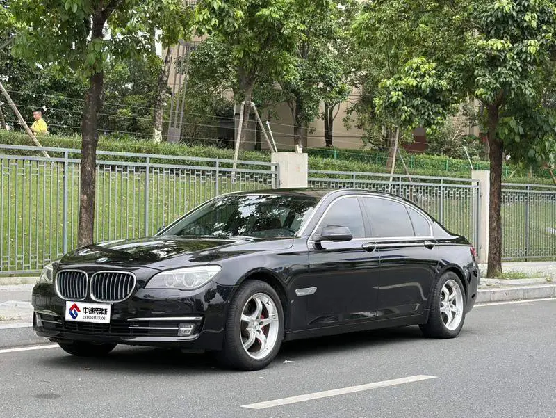 BMW 7 السلسلة 2013 730Li Luxury
