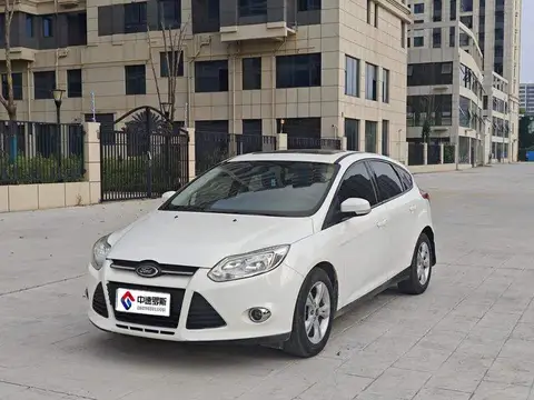 Fox 2012 Hatchback 1.6L Manual Fashion Edition