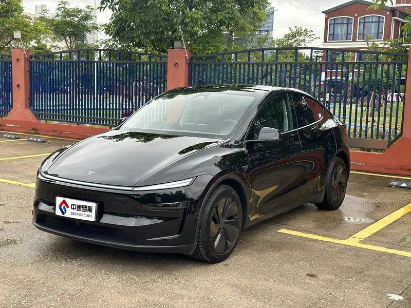 الطراز Y 2025 rear-wheel drive version