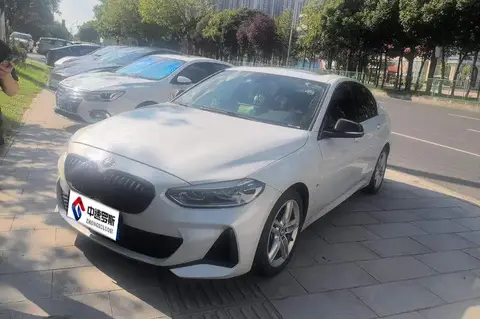 BMW 1 Série 2023 120i M Sport Night Edition