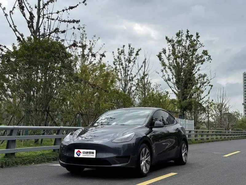 Mẫu Y 2022 facelifted rear-wheel drive version