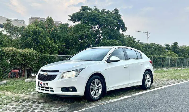 Cruze 2013 Hatchback 1.6L Manual Luxury รุ่น