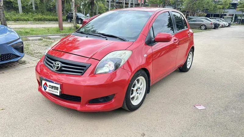 Yaris 2011 1.6E Automatic Charm Edition