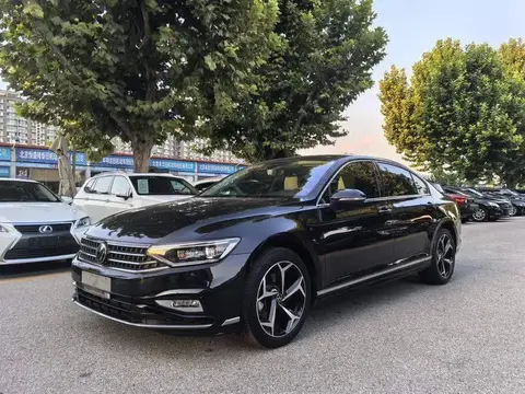 Magotan 2025 facelifted 330TSI DSG luxury model
