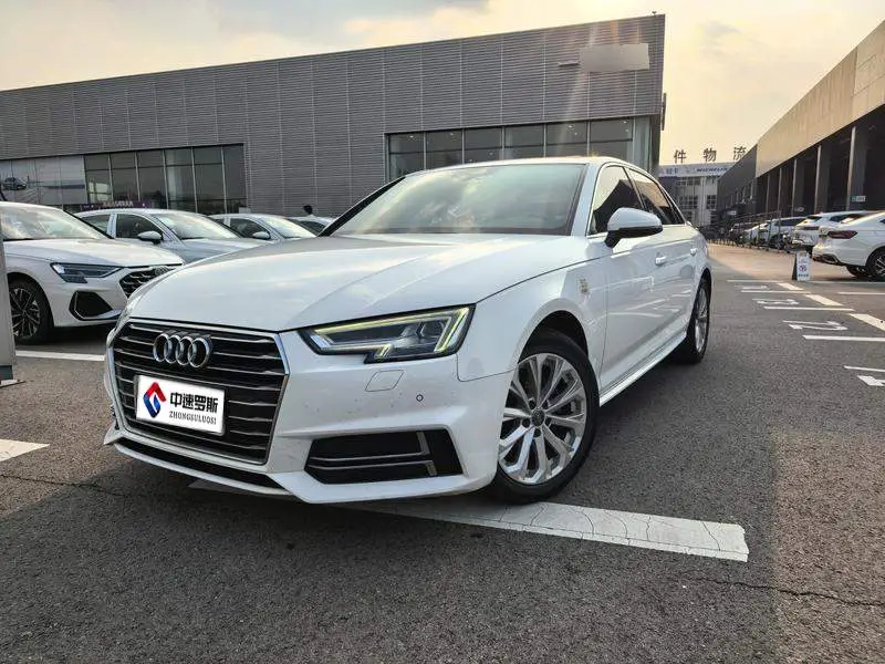 Audi A4L 2019 40 TFSI Progressive National VI