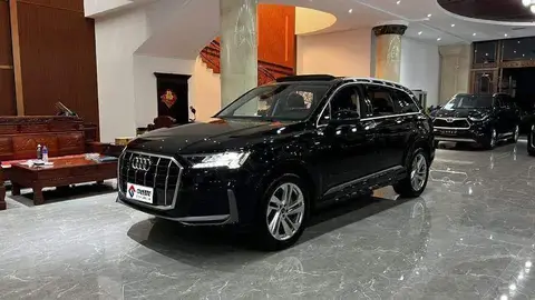 Audi Q7 2023 45 TFSI quattro S line sports model