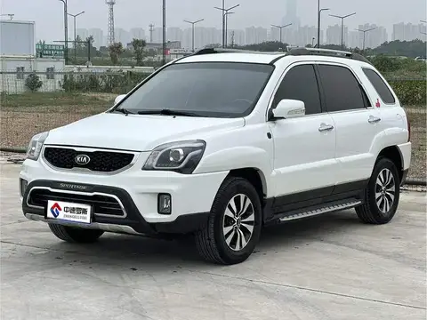 Lion 2013 2.0L Automatic 2WD GLS