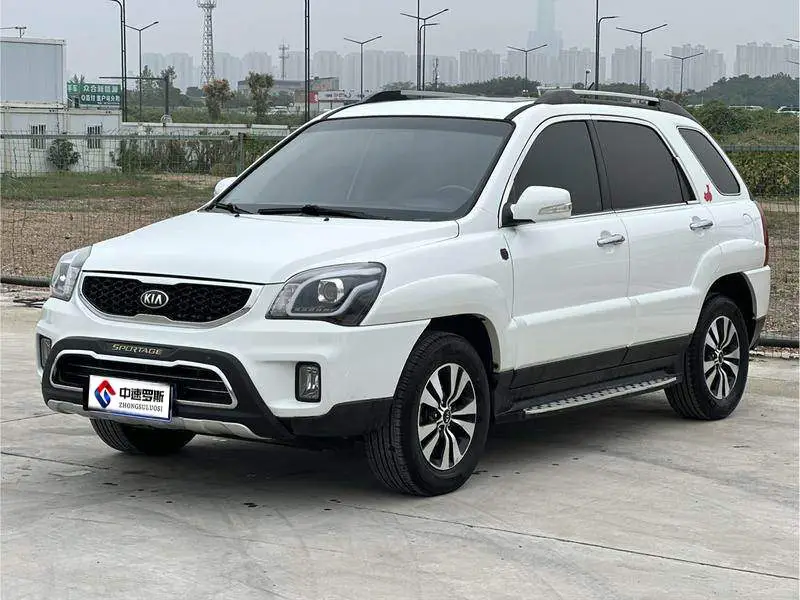 Lion 2013 2.0L Automatic 2WD GLS