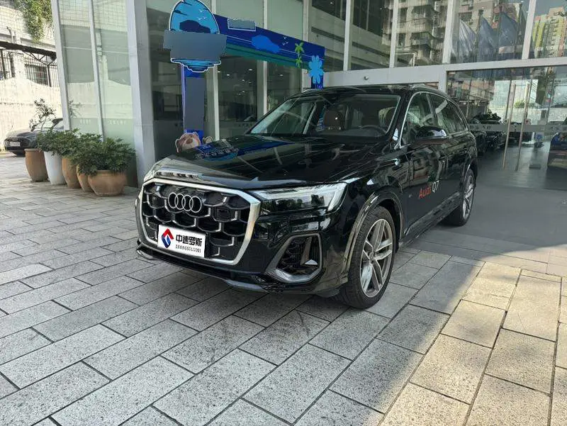 Audi Q7 2025 55 TFSI quattro S line sports model