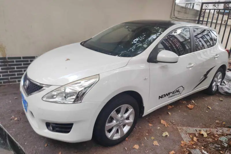 TIIDA 2011 1.6L CVT Comfort รุ่น