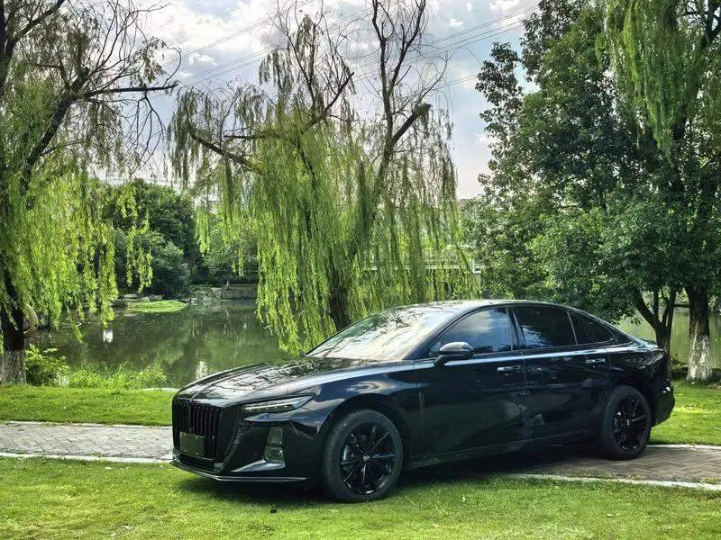 Hongqi H5 2025 2.0T Automatic Shadow Edition