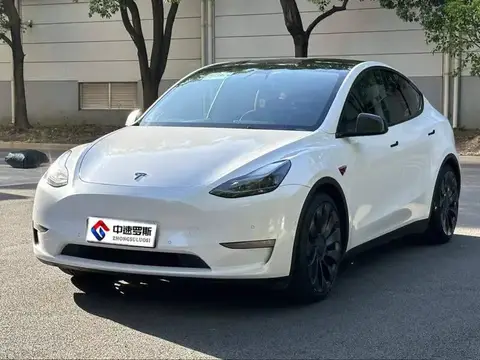 الطراز Y 2022 Performance All-Wheel نظام الدفع