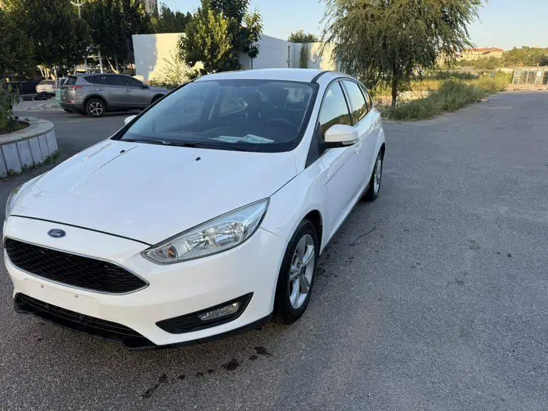 Fox 2015 Hatchback 1.6L Manual Comfort Edition