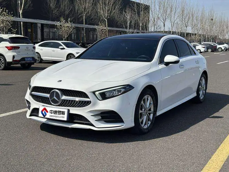 Mercedes-Benz A-Class 2022 A 200 L sports sedan fashion model