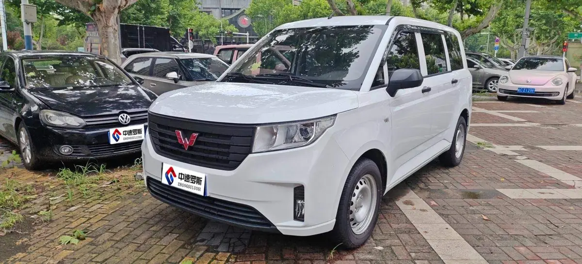 Wuling Hongguang PLUS 2020 1.5L Manual Standard 5-seater