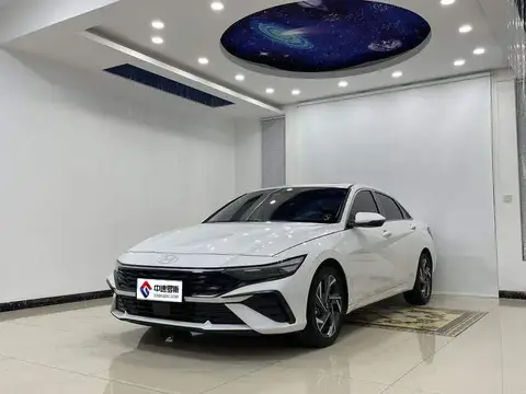 Elantra 2023 1.5L CVT LUX Premium Edition