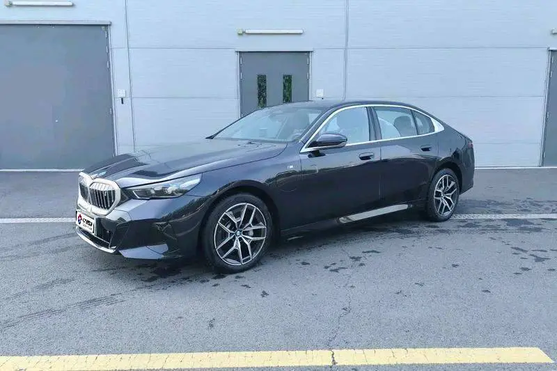 BMW i5 2025 eHệ dẫn động 35L M Sport Package