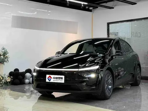รุ่น Y 2025 long-range all-wheel drive version