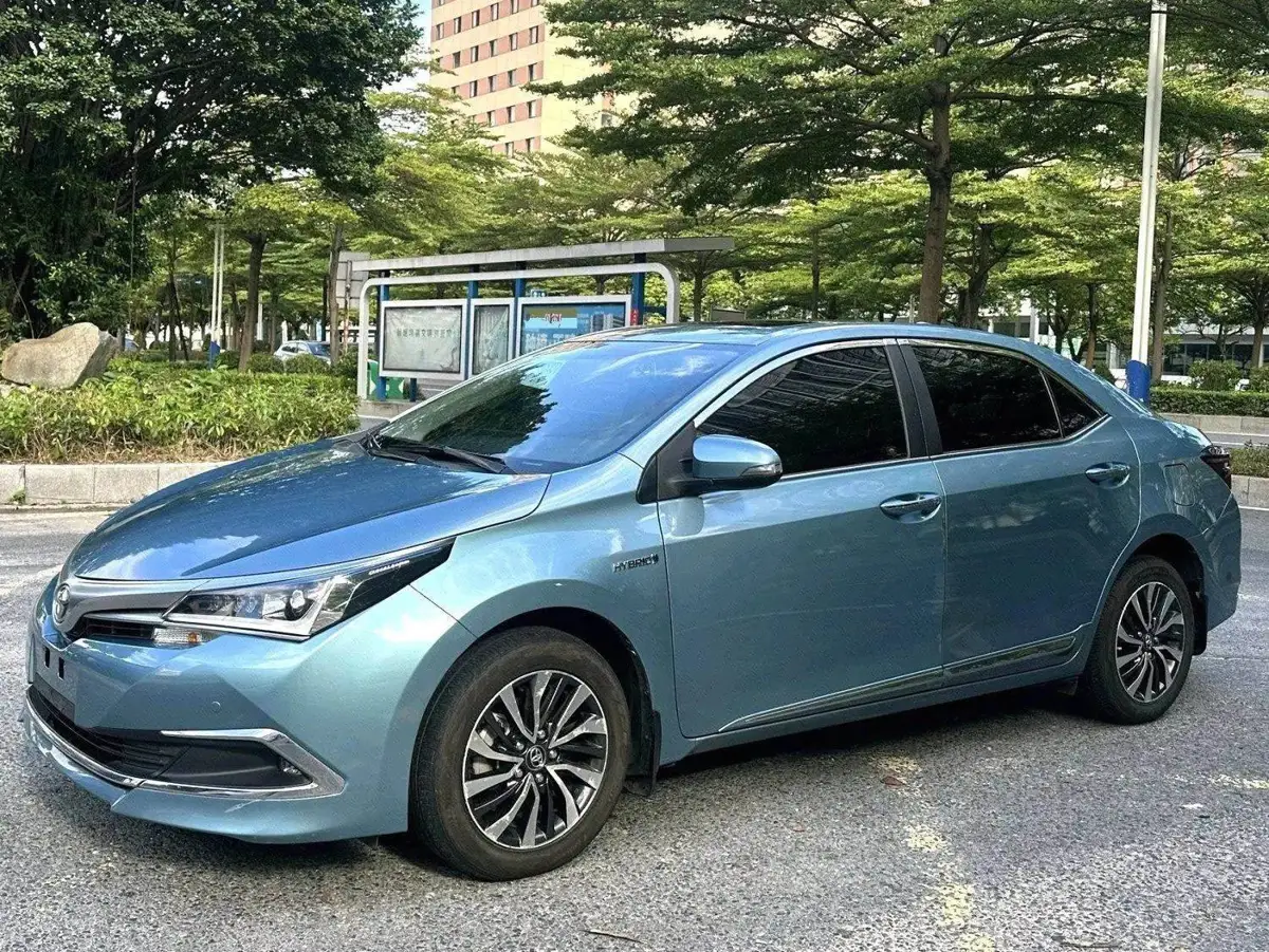 Corolla 2016 Hybrid 1.8L E-CVT Leading Edition