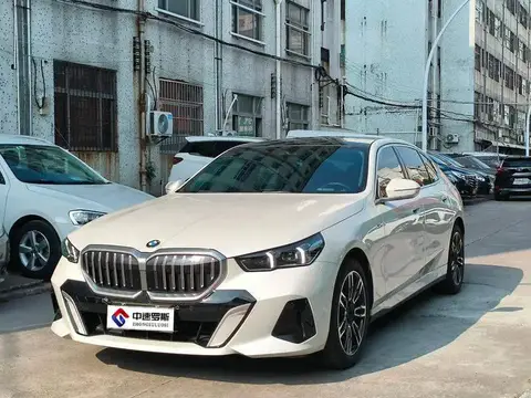 BMW 5 السلسلة 2024 525Li M Sport Package