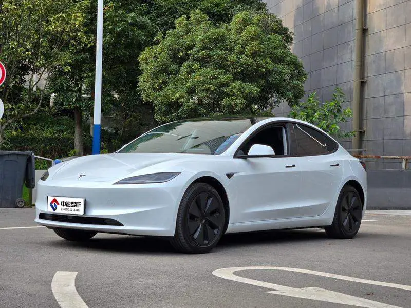 Modelo 3 2025 facelifted rear-wheel drive version