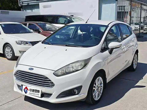 Carnival 2013 Hatchback 1.5L Automatic Fashion Model