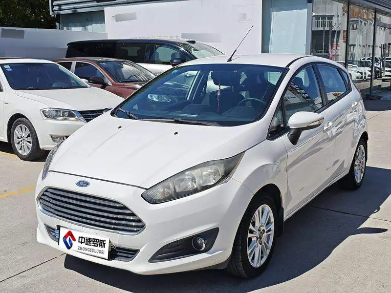 Carnival 2013 Hatchback 1.5L Automatic Fashion Model
