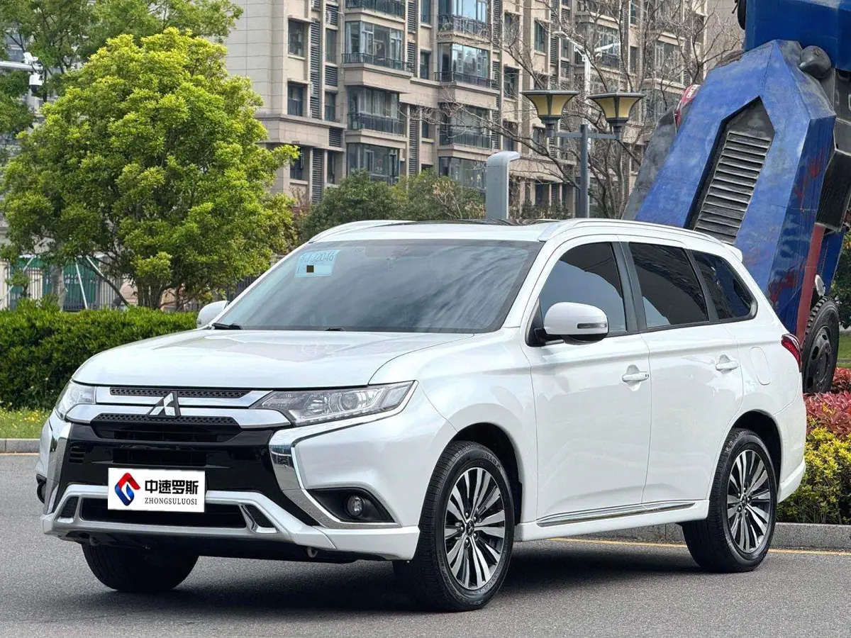 Outlander 2021 2.0L 2WD Enjoy Edition 5 Seaters
