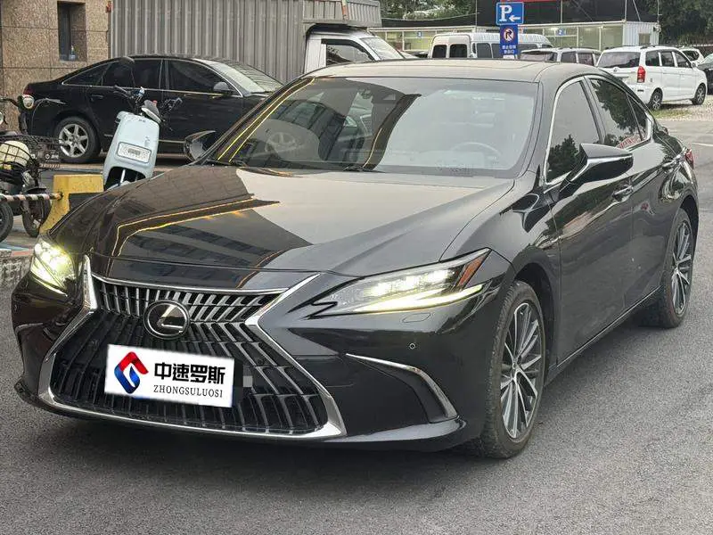Lexus ES 2022 300h Premium Edition