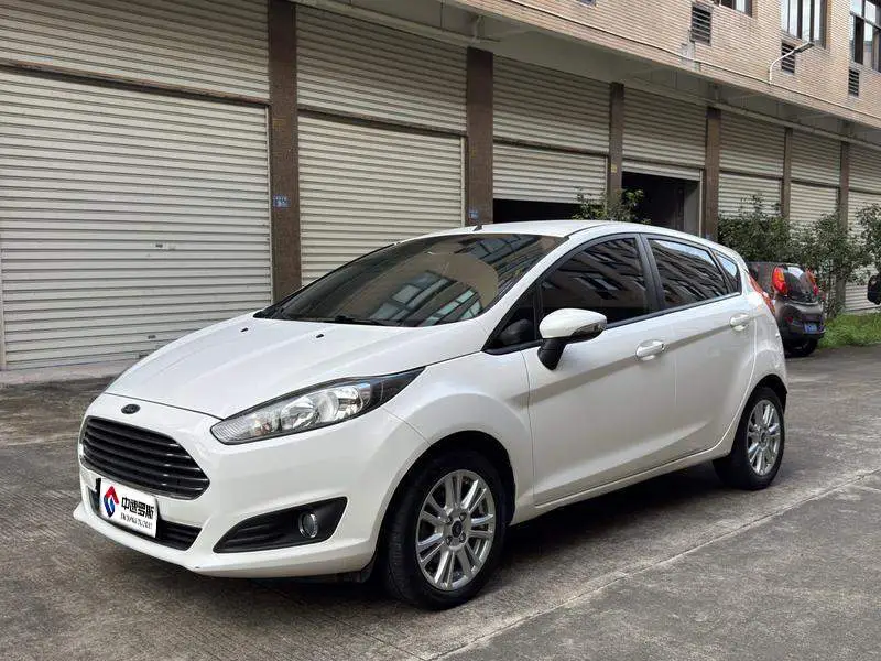 Carnival 2013 Hatchback 1.5L Automatic Fashion Model