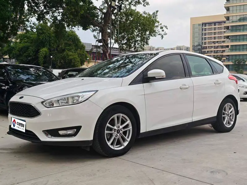 Fox 2017 Hatchback 1.6L Automatic Fashion Smart Edition