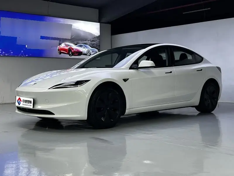 الطراز 3 2025 rear-wheel drive version