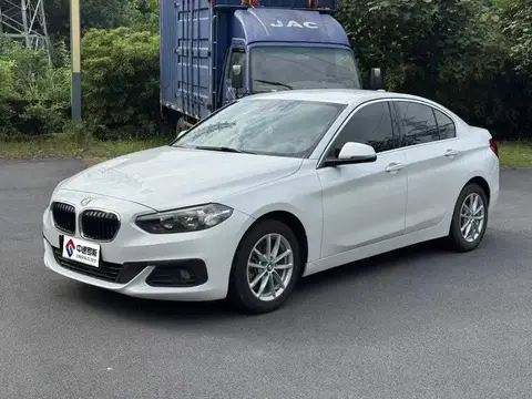 BMW 1 السلسلة 2018 118i Fashion الطراز