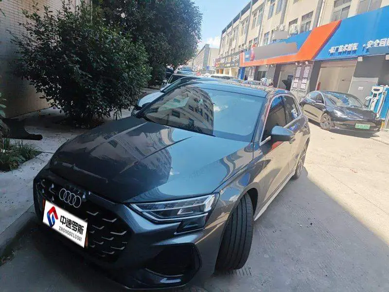 Audi A3 2025 Sportback 35TFSI Flying Spur Premium Edition