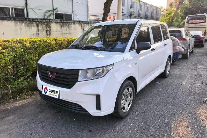 Wuling Hongguang PLUS 2020 1.5L Manual Standard 5-seater